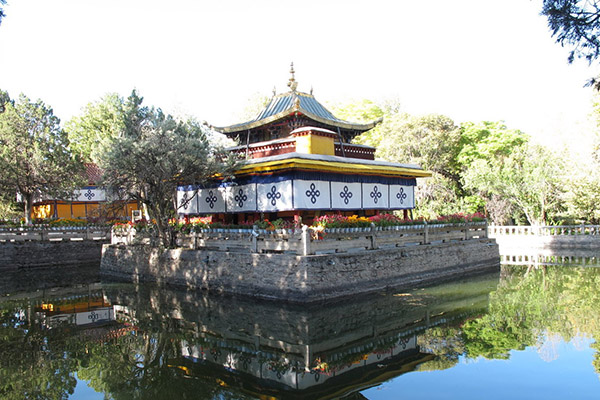 羅布林卡